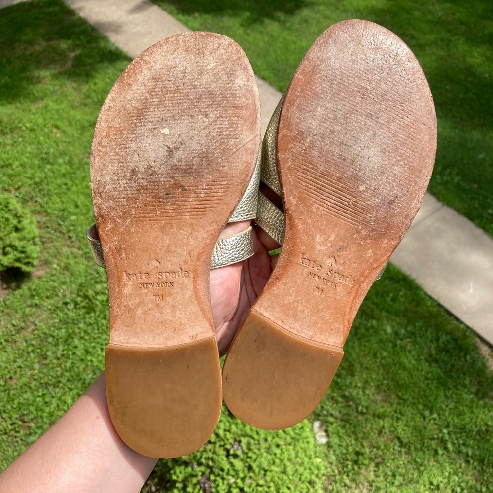 Kate Spade Coby Sandals Slides Metallic Light Gold Pebbled Leather Fringe Tassel - Picture 9 of 15